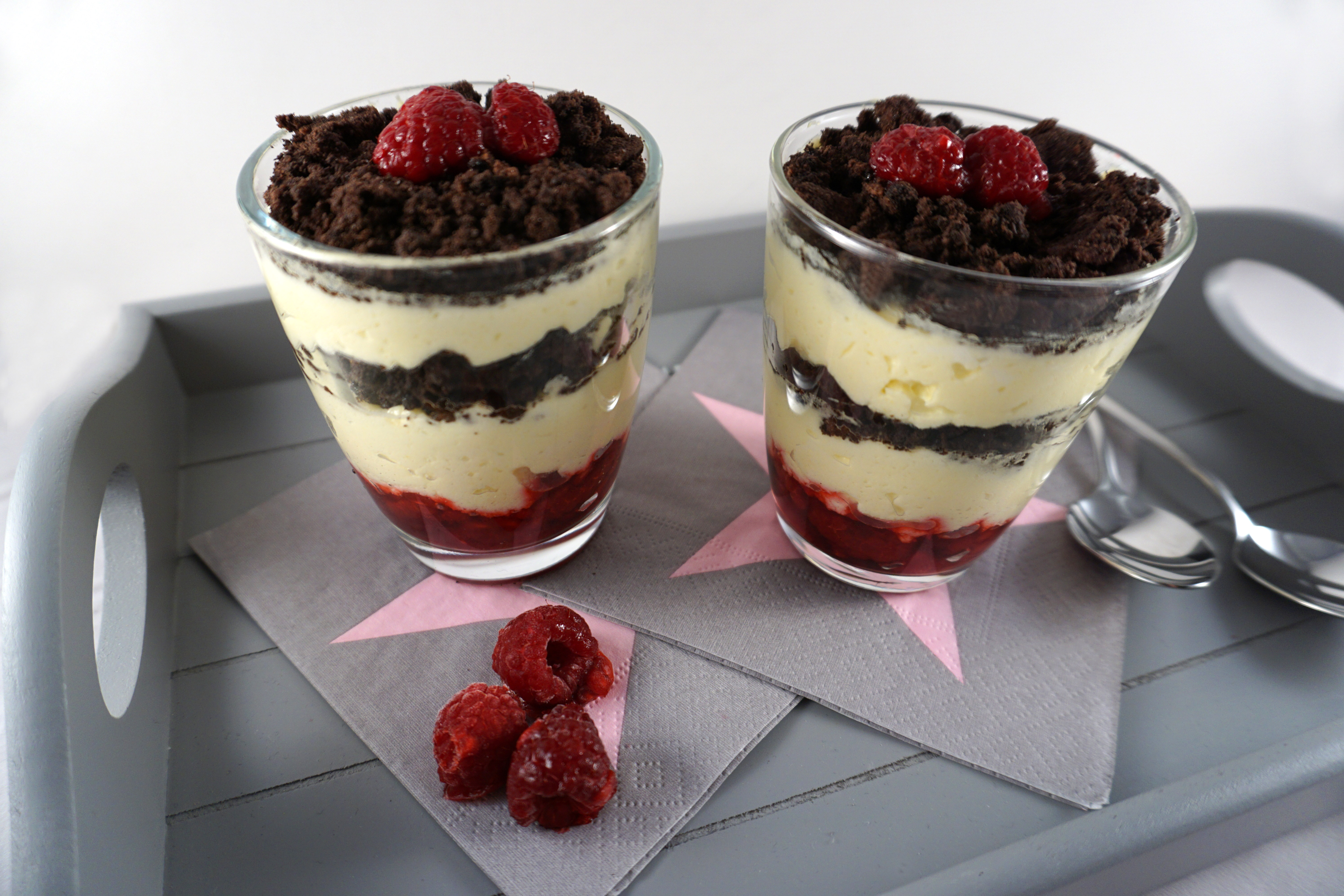 OreoSchichtdessert mit Himbeeren Eine Portion Glück