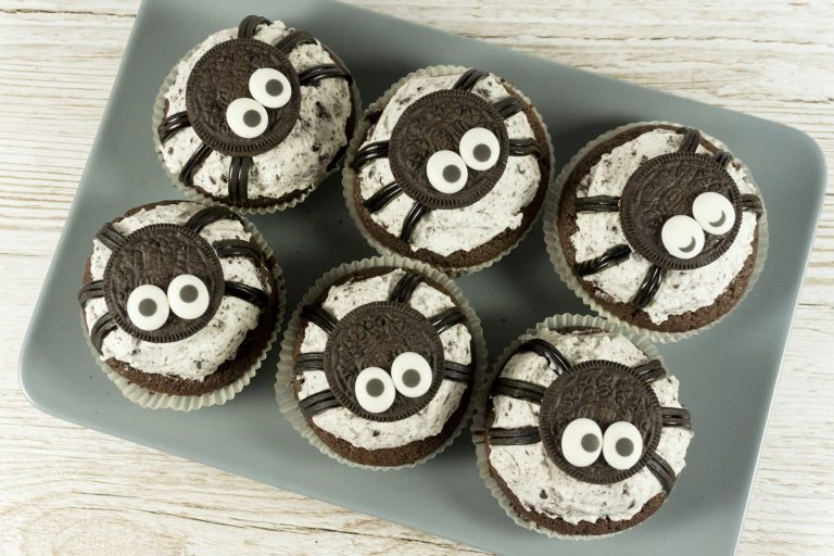 Spinnen-Oreo-Muffins für Halloween - Eine Portion Glück