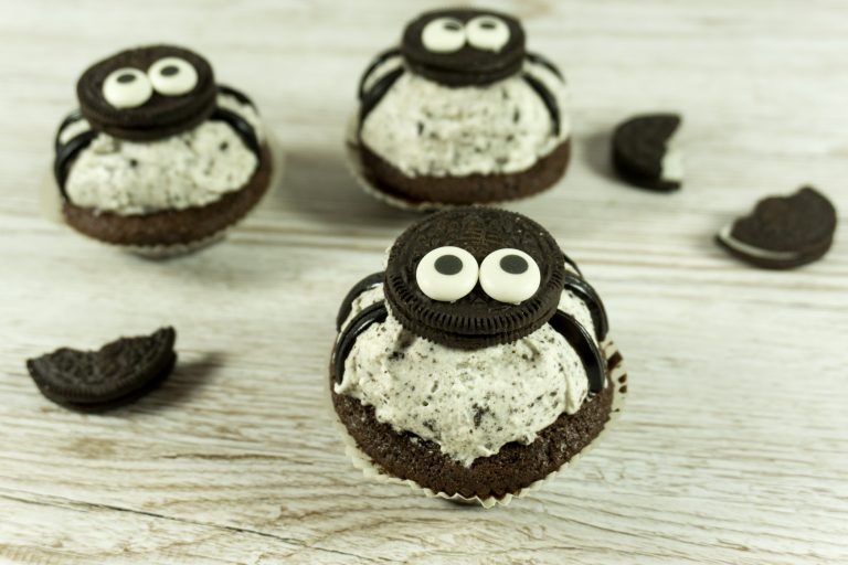 Spinnen-Oreo-Muffins für Halloween - Eine Portion Glück