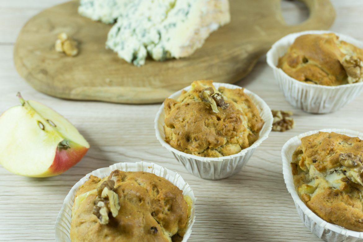 Blauschimmelkäse-Muffins mit Äpfeln und Walnüssen (*Werbung) - Eine ...
