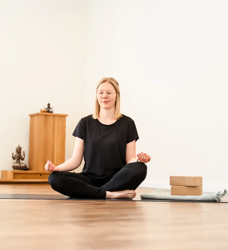 viktoria-eine-portion-glueck-meditation.webp