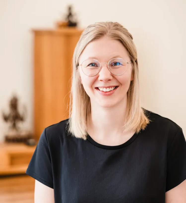 Viktoria von Eine Portion Glück – Yoga, Meditation und Lebensfreude